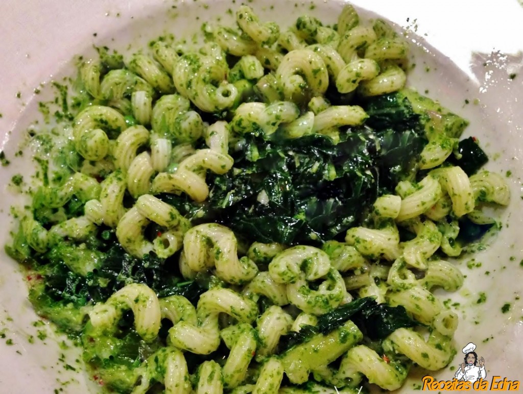 macarrao-com-pesto-de-espinafre-e-manjericao